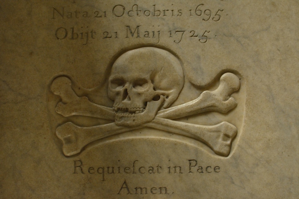Photograph of Skull and Crossbones, Warkworth, Northamptonshire