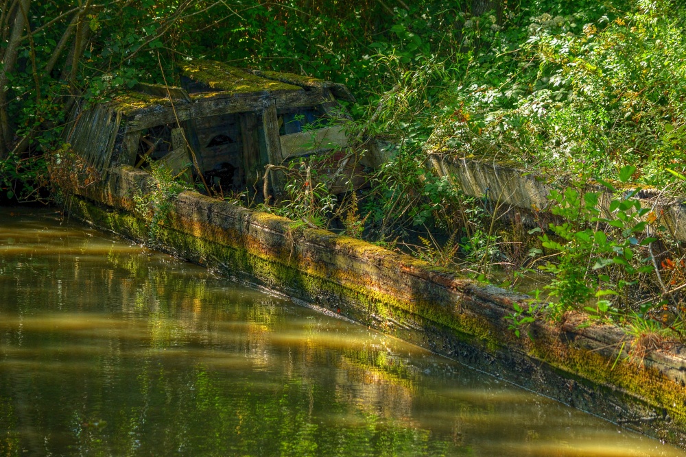 Photograph of Abandoned Narrowboat near Cropredy, Oxfordshire