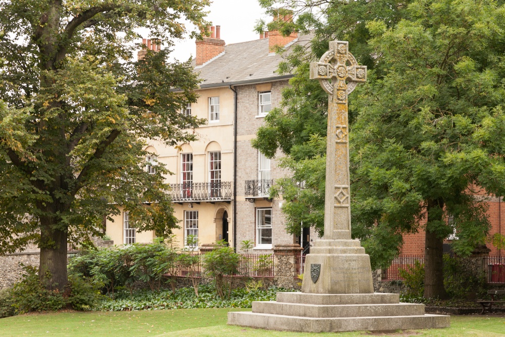 Memorial to King Henry I in ForburyGardens, Reading