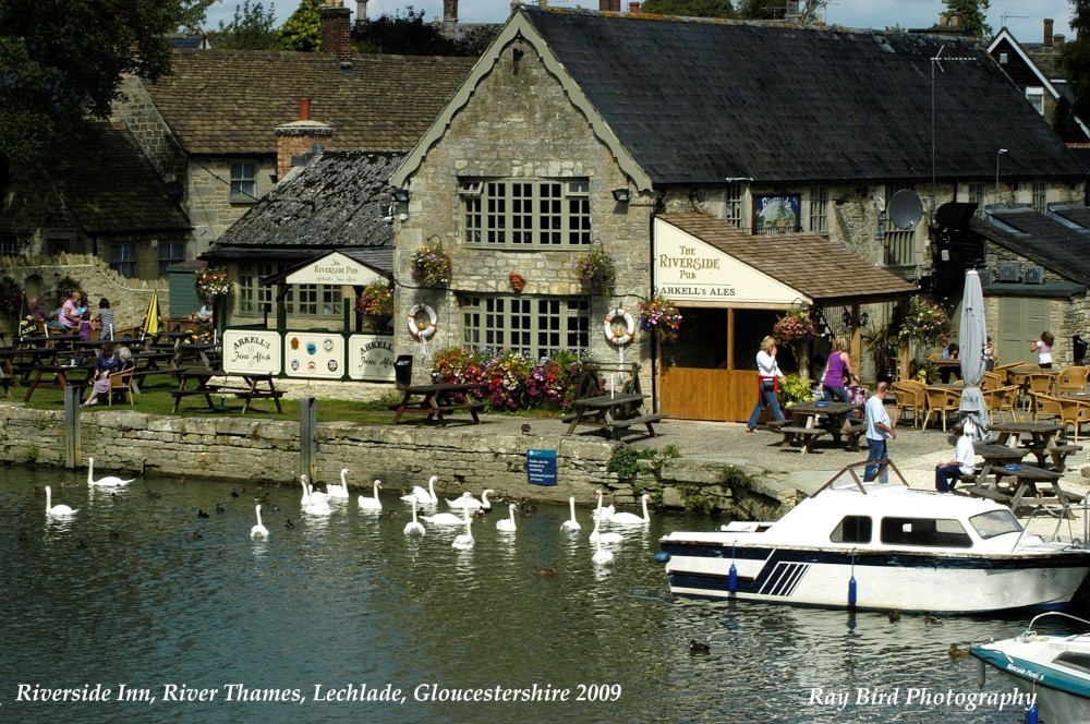 Photograph of Riverside inn, River Thames, Lechlade, Gloucestershire 2009