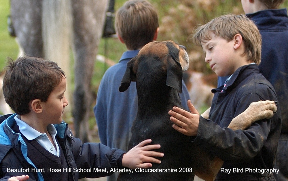 Making Friends !! Beaufort Hunt Meet, Rose Hill School, Alderley, Gloucestershire 2008