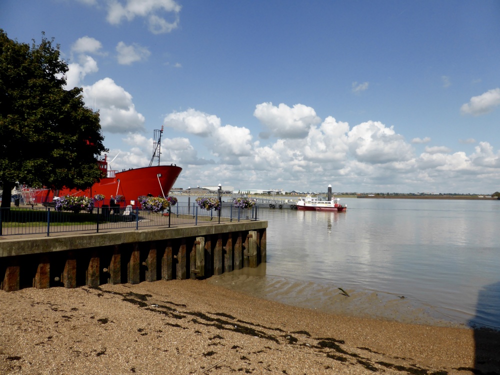 thames river trips from gravesend