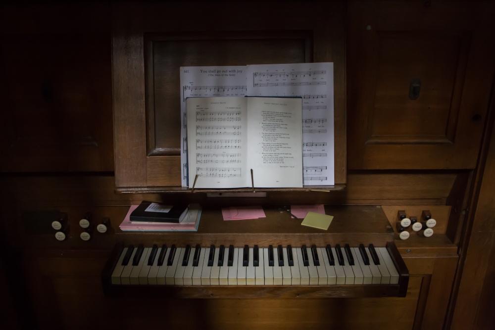 Photograph of Organ Console at St. Mary's Ewelme