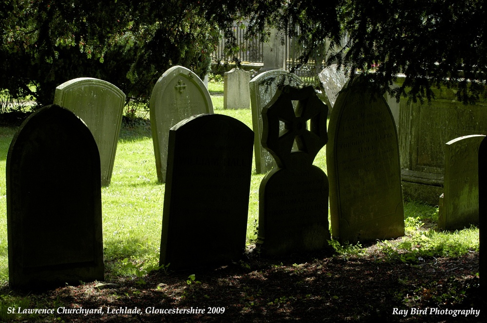 St Lawrence Churchyard, Lechlade, Gloucestershire 2009