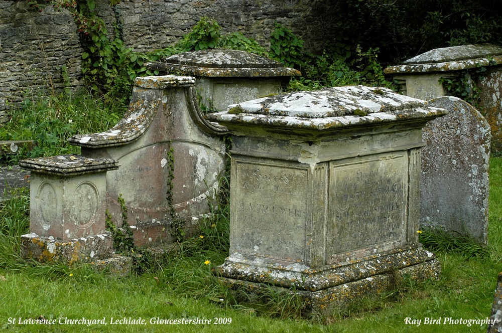 St Lawrence Churchyard, Lechlade, Gloucestershire 2009