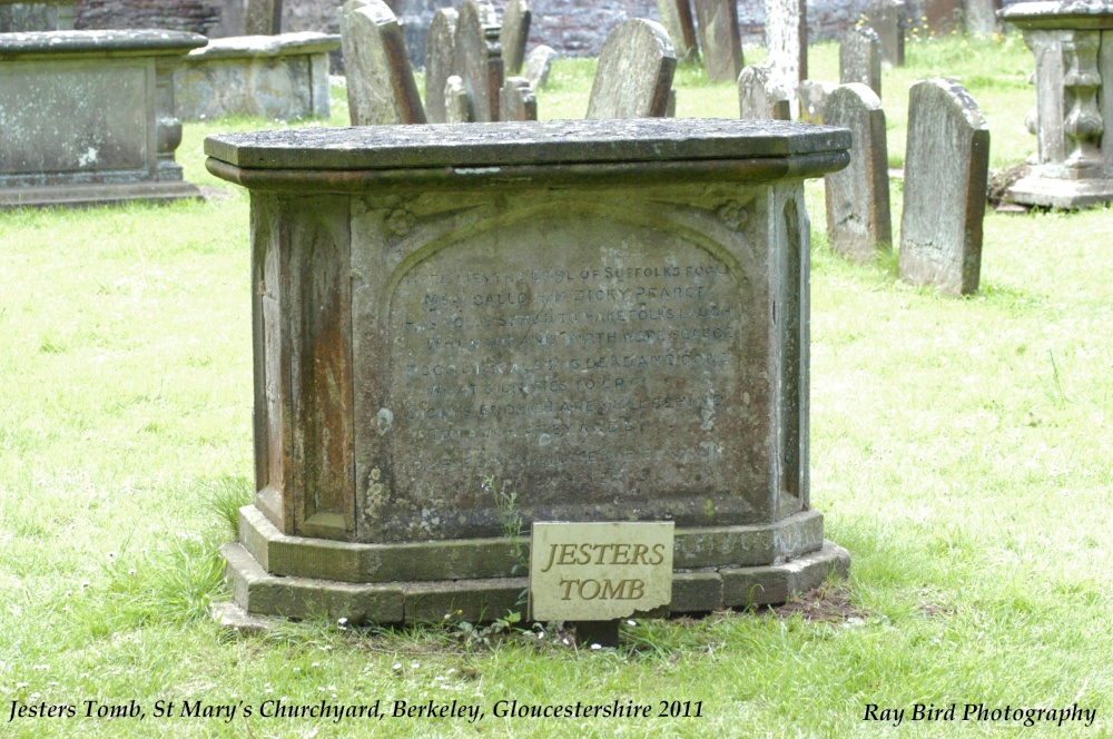 Jesters Tomb, St Mary's Churchyard, Berkeley, Gloucestershire 2011