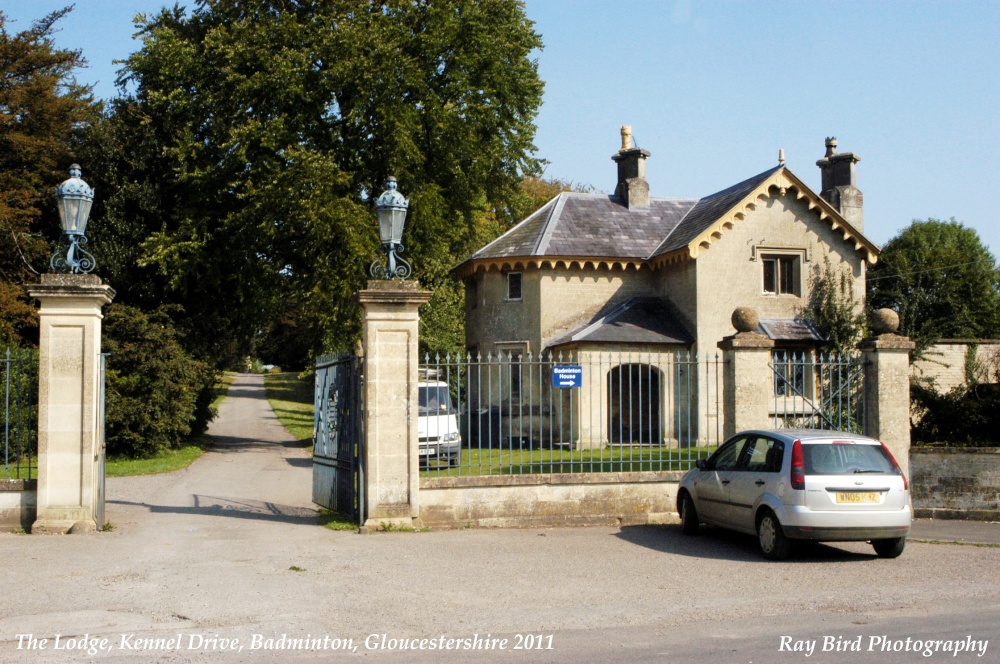 The Lodge & Kennel Drive, Badminton, Gloucestershire 2011