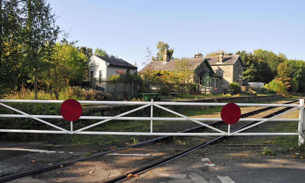 Crossing at Wensley Station photo by Paul V. A. Johnson