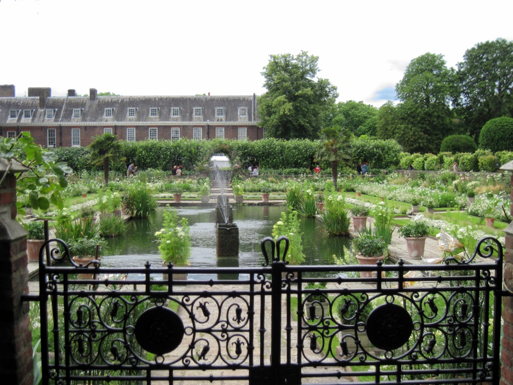 The White Garden, Kensington Palace in memory of Princess Diana