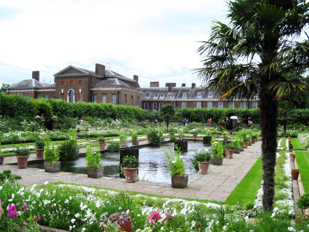 The White Garden, Kensington Palace in memory of Princess Diana