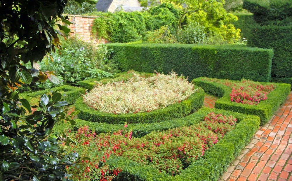 Avebury Manor Garden