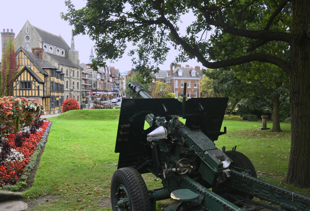 Outside the gate to Shrewsbury Castle