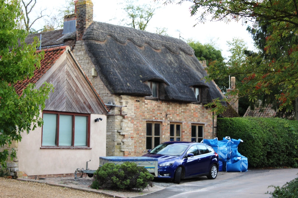 Thatched house in Thurning