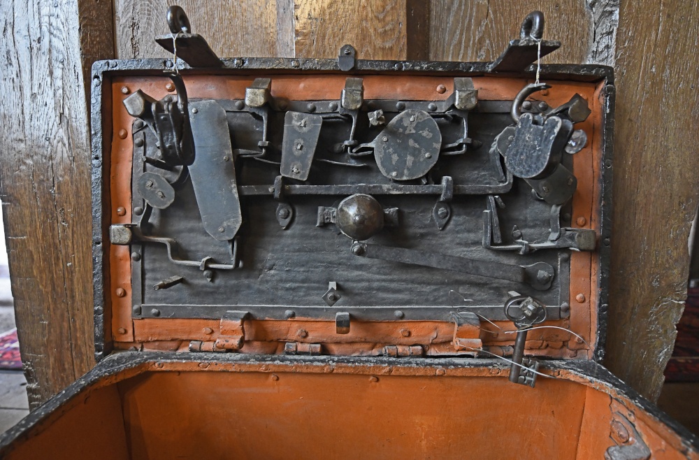 Lock mechanism to trunk at Packwood House