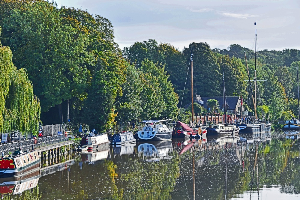 Photograph of River Medway at Allington lock
