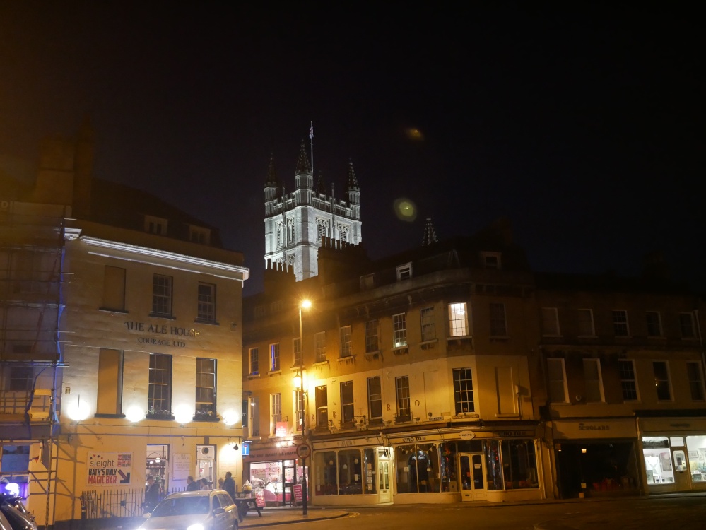 Central Bath at night, with Bath Abbey in the background