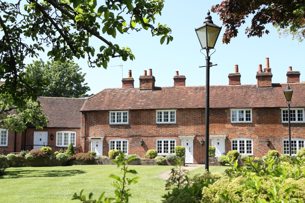 Photograph of Cottages opposite the French Horn, Sonning-on-Thames