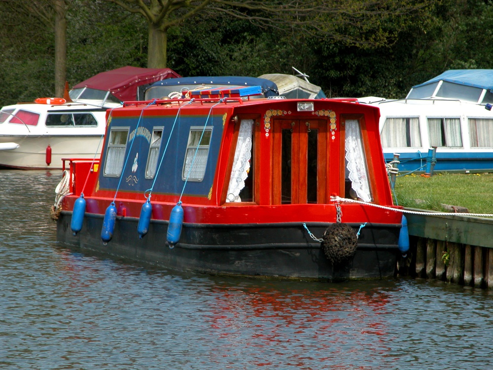 Narrowboat Chelmer and Blackwater Navigation Canal