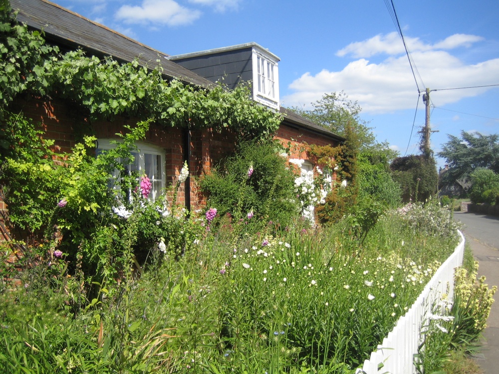 Photograph of A beautiful cottage garden in Brightwell-cum-Sotwell