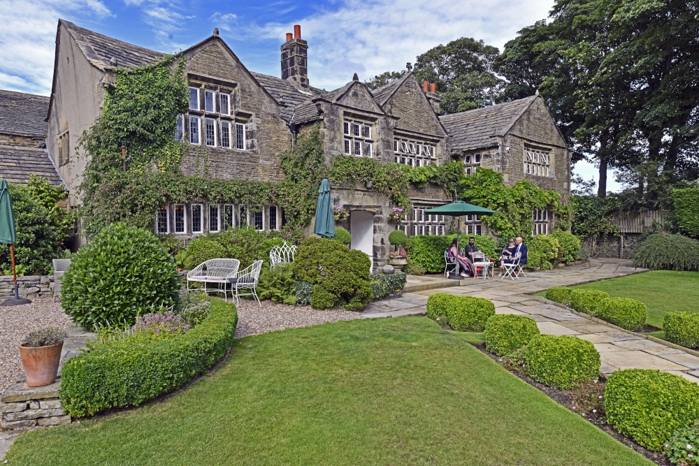 Holdsworth House, Illingworth