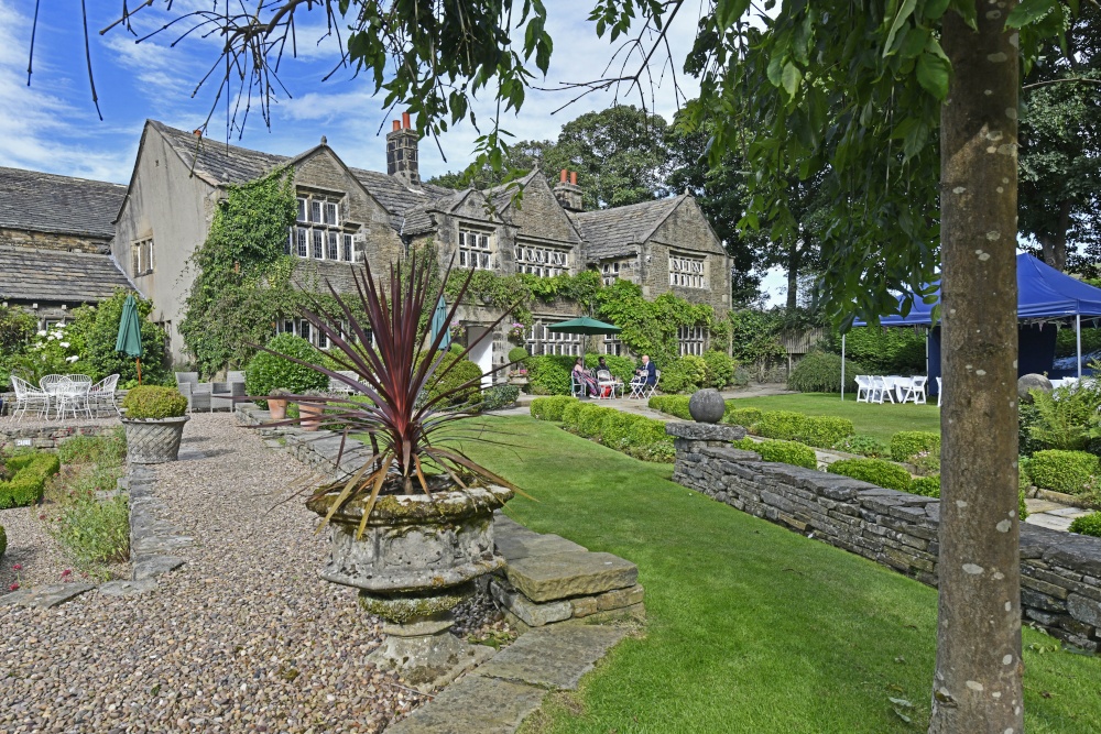 Holdsworth House, Illingworth