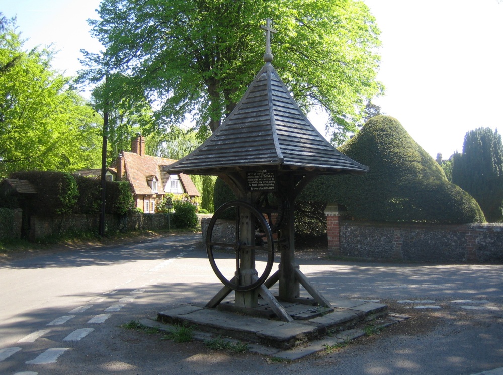 Photograph of The 19th century well in Kidmore End