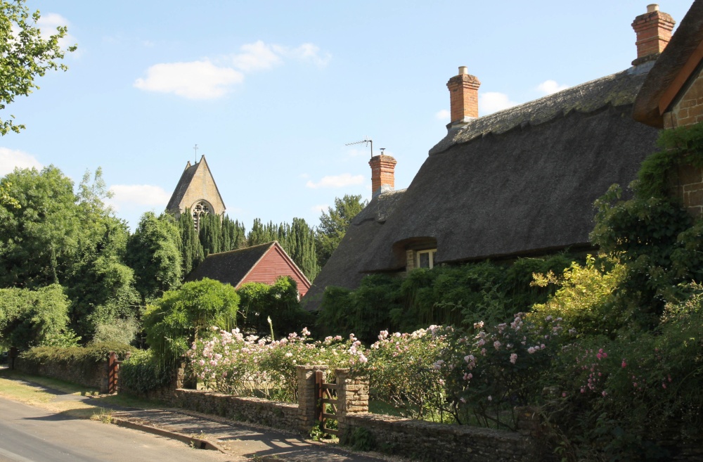 A pretty thatched cottage in Little Tew