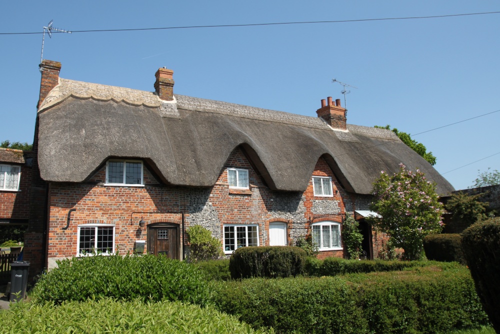 Photograph of Traditional thatched cottages in Chilton Foliat