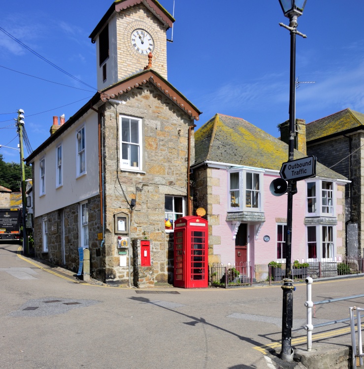The Harbourmaster's Office & Deb's Pink Cottage on the Mousehole Quayside