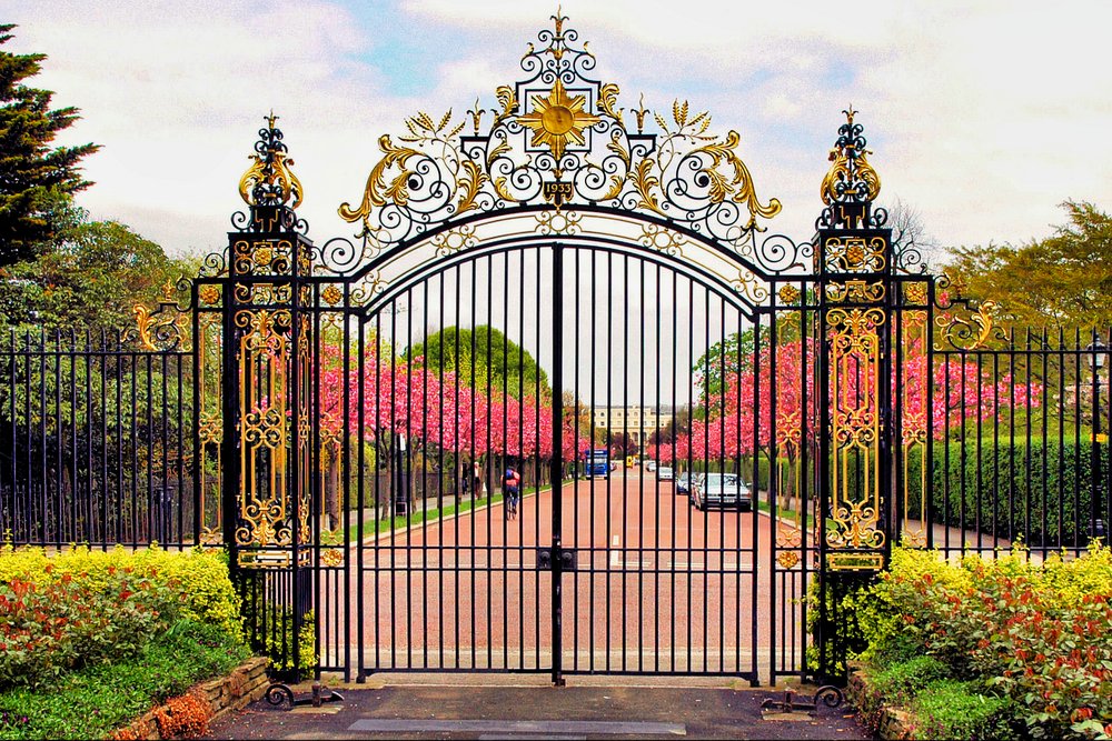 Regents Park Gates in Spring photo by Alan Whitehead