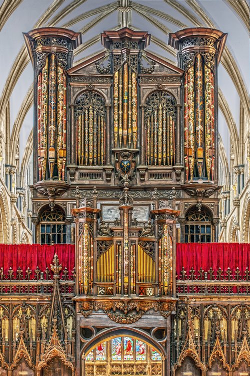 Cathedral Church of St Peter and the Holy and Indivisible Trinity, Gloucester: the organ
