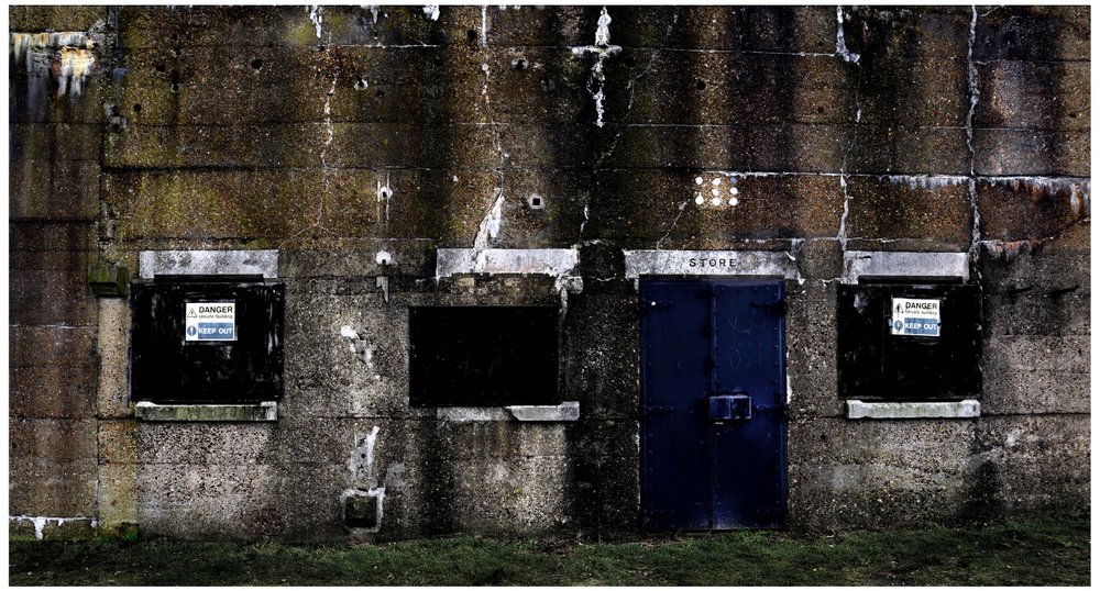 Gun emplacement wall